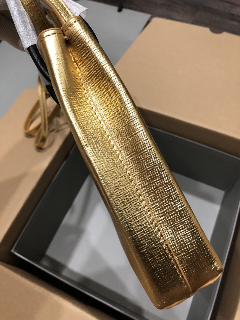 Ba1en*iaga shopping bags